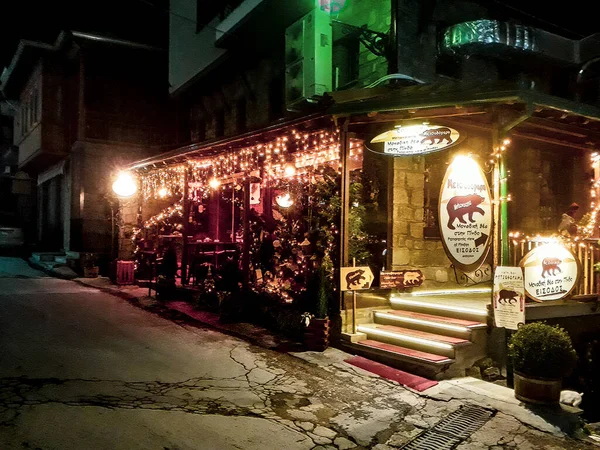 Metsowo Grecja Styczeń 2020 Widok Zewnątrz Restauracja Miejska Nocna Scena — Zdjęcie stockowe