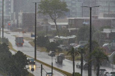 Hava manzaralı yağmurlu otoyol, punta del este, uruguay