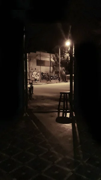 Rustikální Bar Uzavřen Městské Vysoké Kontrastní Noční Scény Montevideo Uruguay — Stock fotografie