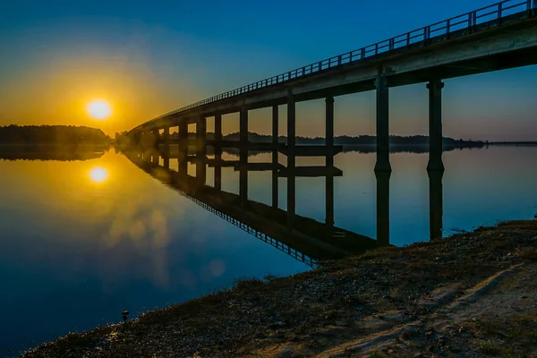Flores ve Soriano, Uruguay departmanları arasındaki sınır olan Grande Nehri 'ni geçen köprü.