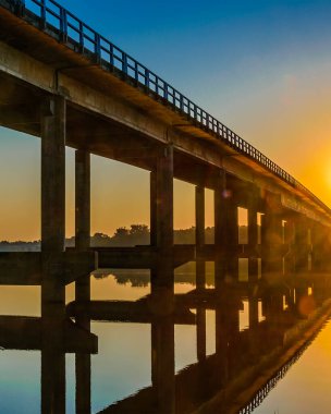 Flores ve Soriano, Uruguay departmanları arasındaki sınır olan Grande Nehri 'ni geçen köprü.