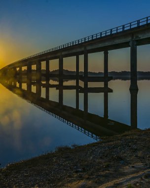 Flores ve Soriano, Uruguay departmanları arasındaki sınır olan Grande Nehri 'ni geçen köprü.