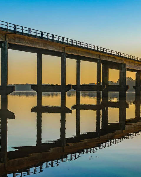 Flores ve Soriano, Uruguay departmanları arasındaki sınır olan Grande Nehri 'ni geçen köprü.