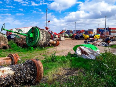 MONTEVIDEO, URUGUAY, EPTEMBER - 2021 - Hurda metal ve eşyalar açık şehir sahnesinde, Montevideo, uruguay