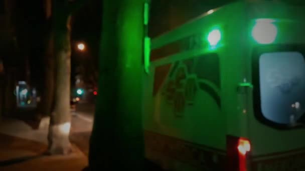 Montevideo Uruguay Juillet 2021 Ambulance Nocturne Urbaine Stationnée Rue — Video