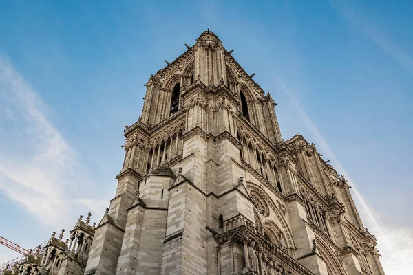 Vista Exterior Bajo Ángulo Famosa Iglesia Notre Dame Ciudad París —  Fotos de Stock