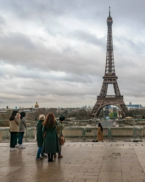 Paris France January 2020 People Famous Trocadero Esplanade View Eiffel — Photo