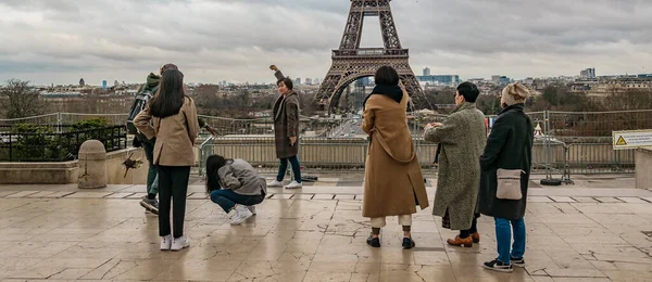 Paris France January 2020 People Famous Trocadero Esplanade View Eiffel — Stockfoto