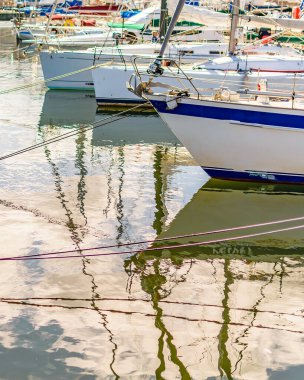 Piriapolis limanındaki güneşli yaz günü sahnesi, maldonado, uruguay