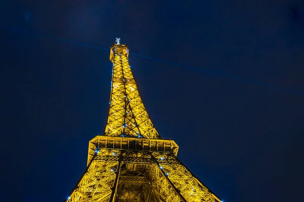 Külső Kilátás Eiffel Toronyra Megvilágítva Éjszaka Párizs Franciaország — Stock Fotó