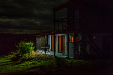 Şehir dışı gece çekimi modern ev, maldonado, uruguay