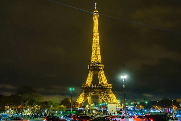 Külső Kilátás Eiffel Toronyra Megvilágítva Éjszaka Párizs Franciaország — Stock Fotó