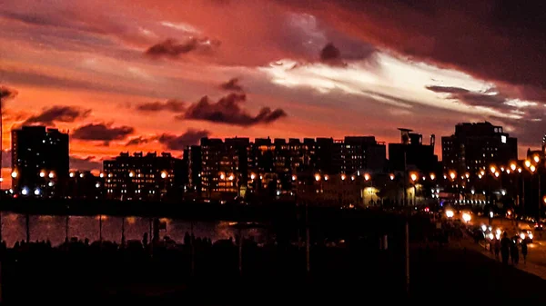 Kontrastreiche Urbane Landschaft Bei Sonnenuntergang Der Stadt Montevideo Uruguay — Stockfoto