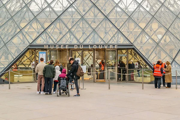 Paris France Janvier 2022 Les Personnes Qui Attendent Entrer Musée — Photo