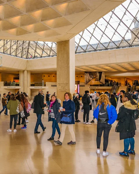 Paris Frankreich Januar 2022 Moderne Innenansicht Des Louvre Museumsgebäudes Paris — Stockfoto