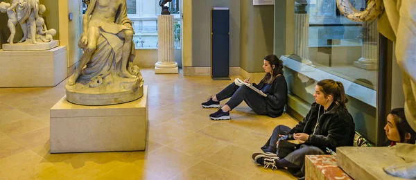 Paris France January 2020 Teen Women Art Students Sitting Floor — Stock Photo, Image