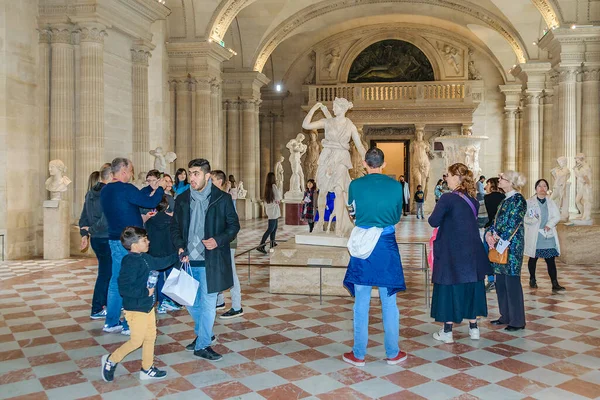París Francia Enero 2022 Multitud Escena Interior Una Las Galerías — Foto de Stock