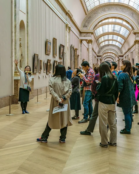 Párizs Franciaország Január 2022 Interior Scene Crowd One Louvre Gallery — Stock Fotó