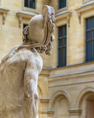 Müzedeki arka plan savaşçı heykeli