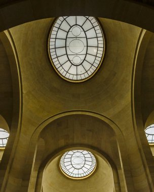 Düşük açılı çekim kubbe antika bina müzesi, Paris, Fransa