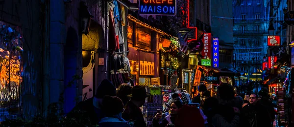 Paris Francja Styczeń 2020 Miejska Scowość Nocna Przy Ulicy Handlowej — Zdjęcie stockowe