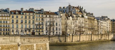 Sena Nehri, Paris, Fransa 'daki Riverfront apartmanları