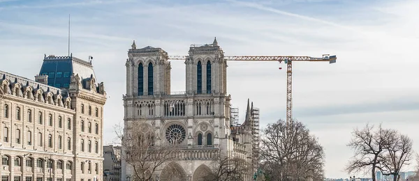 Ünlü Notre Lady Kilisesi Nin Dış Görünüşü Tamir Altında — Stok fotoğraf