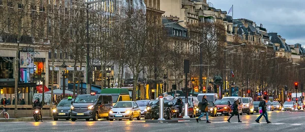2020年1月 法国巴黎历史中心的爱丽舍大街的城市日场景 — 图库照片