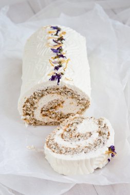 Tea roll with whipped cream