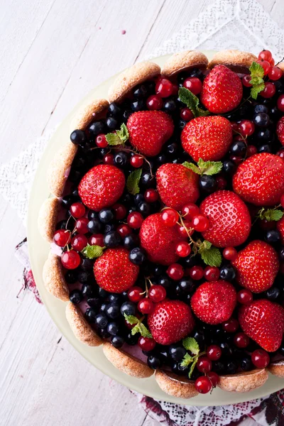 Cake with berries — Stock Photo, Image