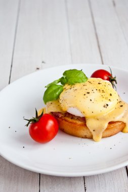 yumurta benedict