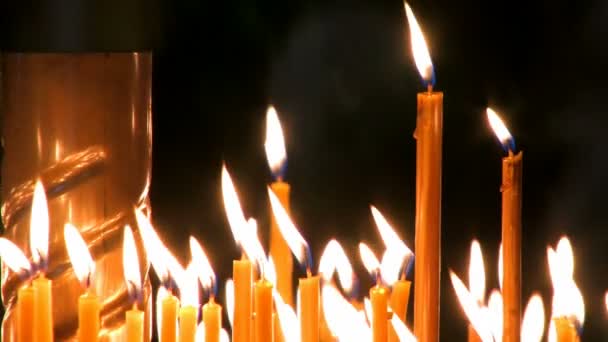 Bougies dans l'église 