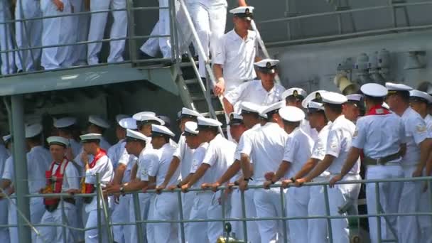 Sailors down the gangplank — Stock Video