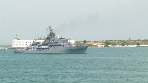 Porto de navio de guerra minesweeper — Vídeo de Stock