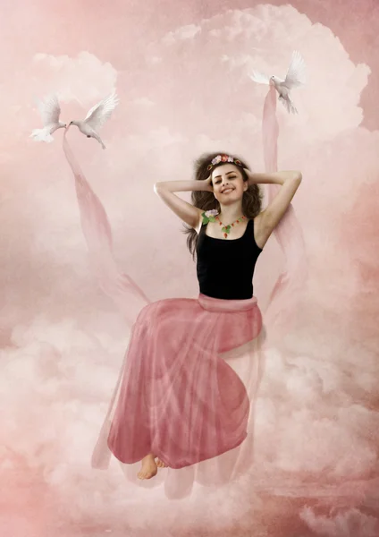 Girl who dreams in the clouds — Stock Photo, Image