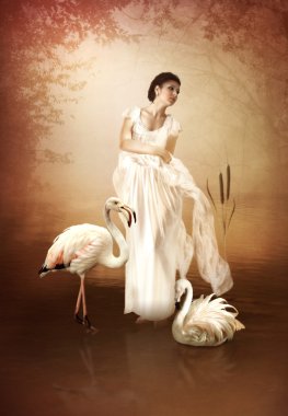 kız ve pembe flamingolar