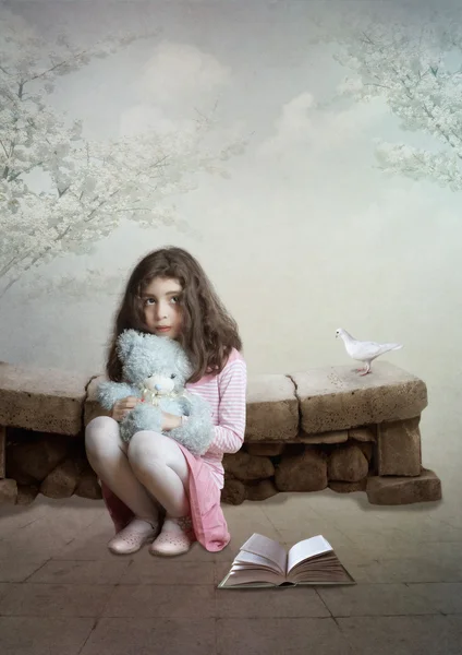 Little girl with teddy bear — Stock Photo, Image