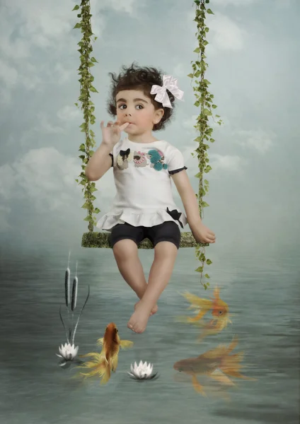 Dívka a zlatá rybka — Stock fotografie