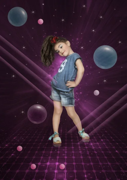 Weinig meisje dansen kosmische dans — Stockfoto