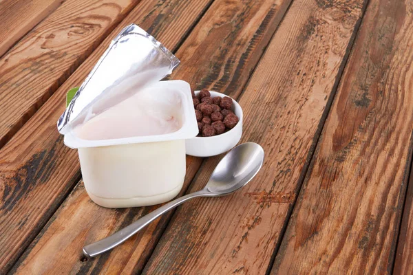 Yogurt Frutta Serface Legno Con Cucchiaio — Foto Stock
