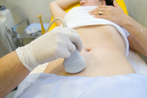 Scannen van een vrouwelijke maag — Stockfoto