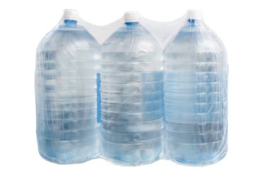 Beyaz arka plan üzerinde izole su ile plastik şişe