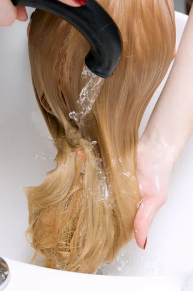 Washing hair — Stock Photo, Image