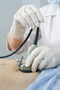 Doktor hamile kadını için analiz o karın duvarı deliyor