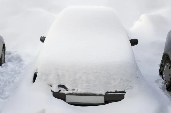 Carro coberto com neve fresca Imagem De Stock