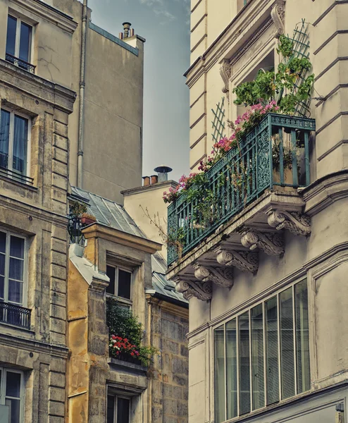 Alte Wohnblocks in Paris — Stockfoto