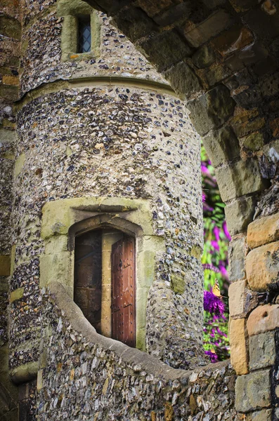Traditionella engelska slottets torn — Stockfoto
