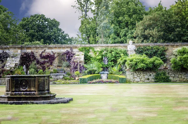 Jardín amurallado ornamental en el castillo de Hever Imagen de stock