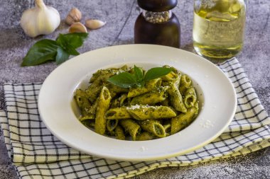 Masada ev yapımı pesto soslu makarna.