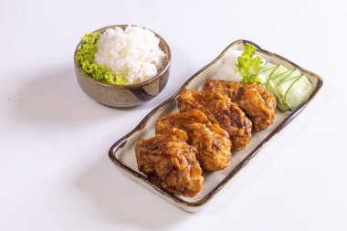 Sıcak Kore usulü kızarmış tavuk.